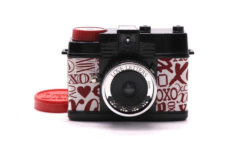 Компактная 35-миллиметровая камера Mini Diana