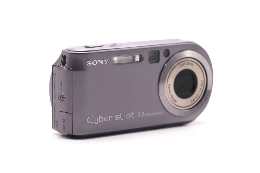Фотокамера Sony Cyber-Shot DSC-P200 в упаковке
