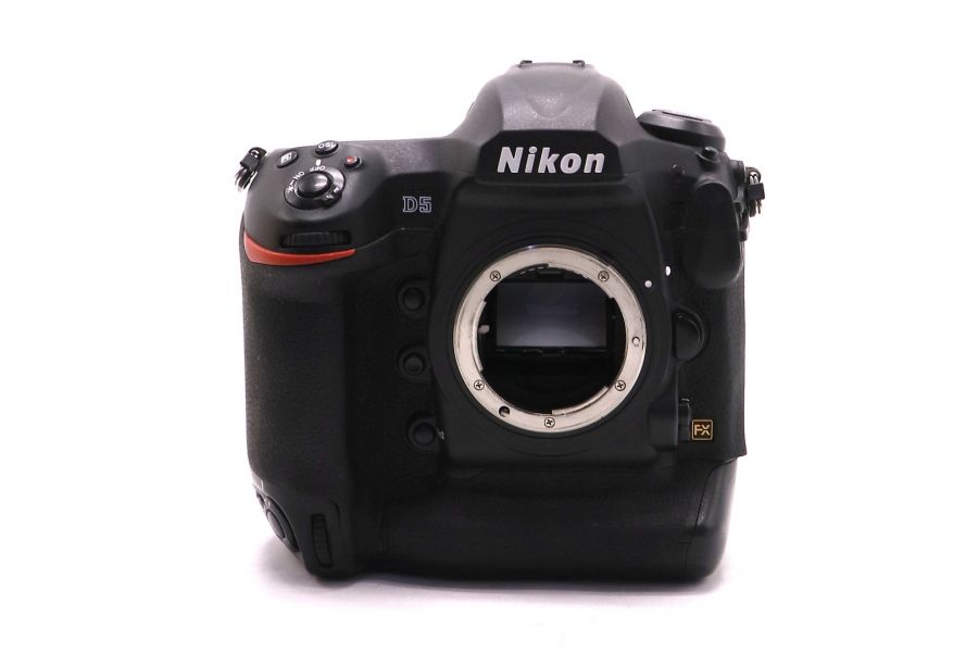 Nikon D5 body в упаковке (пробег 69340 кадров)