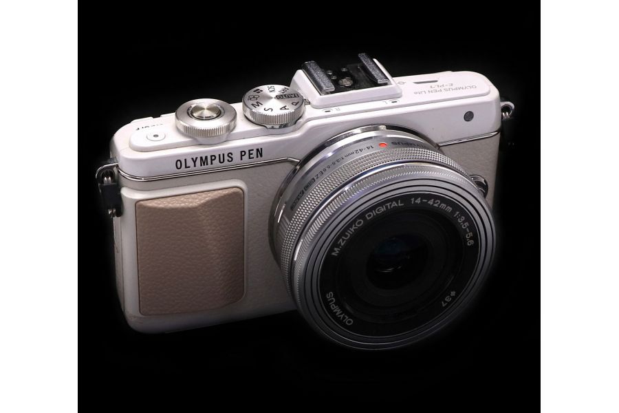 Olympus pen E-PL7 kit в упаковке (пробег 635 кадров)