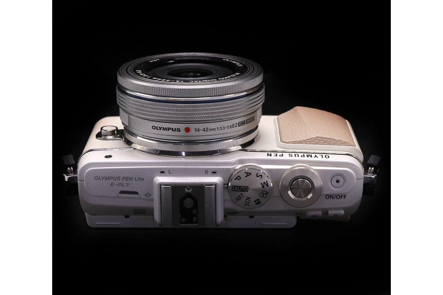 Olympus pen E-PL7 kit в упаковке (пробег 635 кадров)