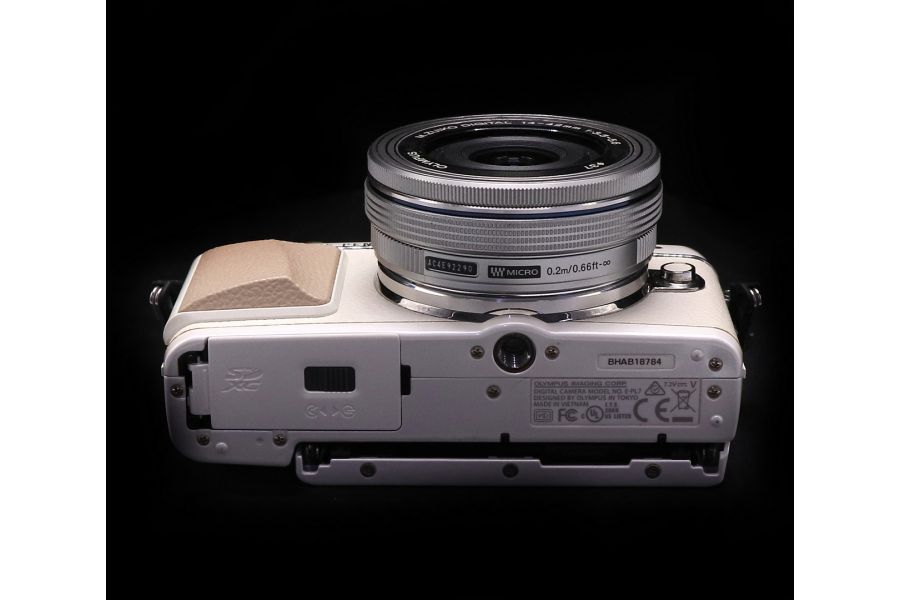 Olympus pen E-PL7 kit в упаковке (пробег 635 кадров)