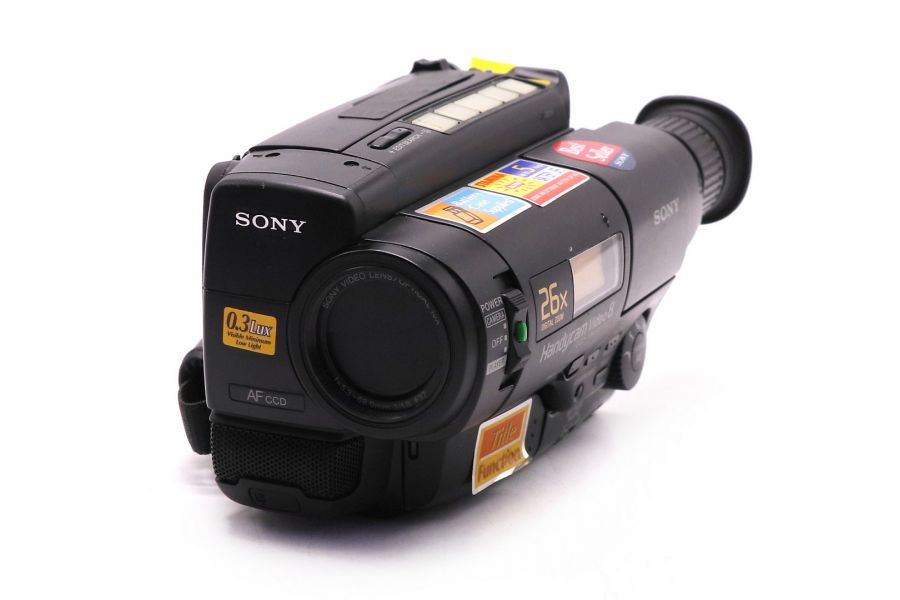 Видеокамера Sony CCD-TR402E в упаковке