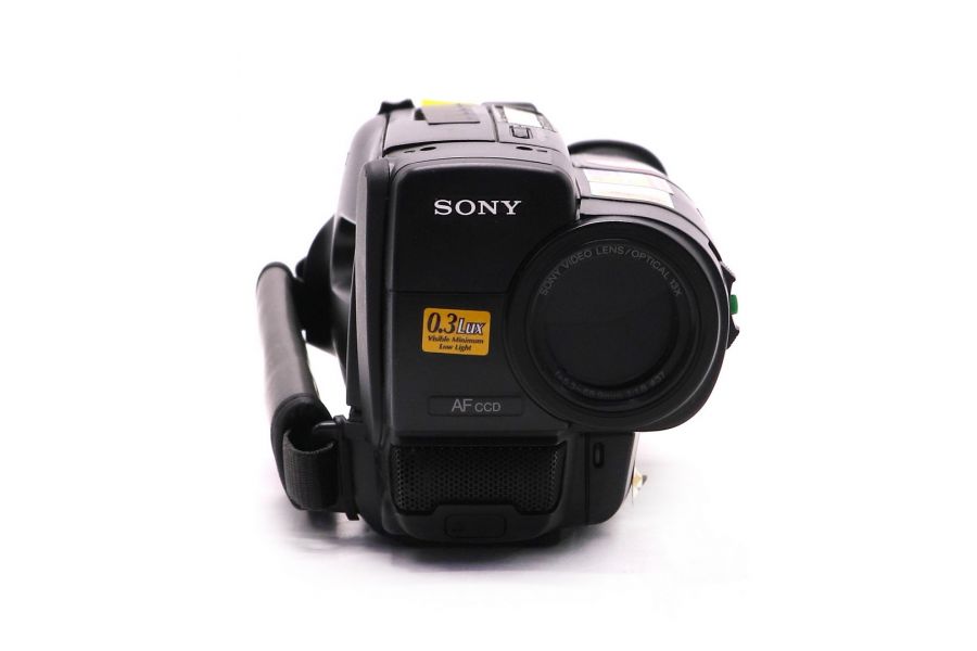 Видеокамера Sony CCD-TR402E в упаковке