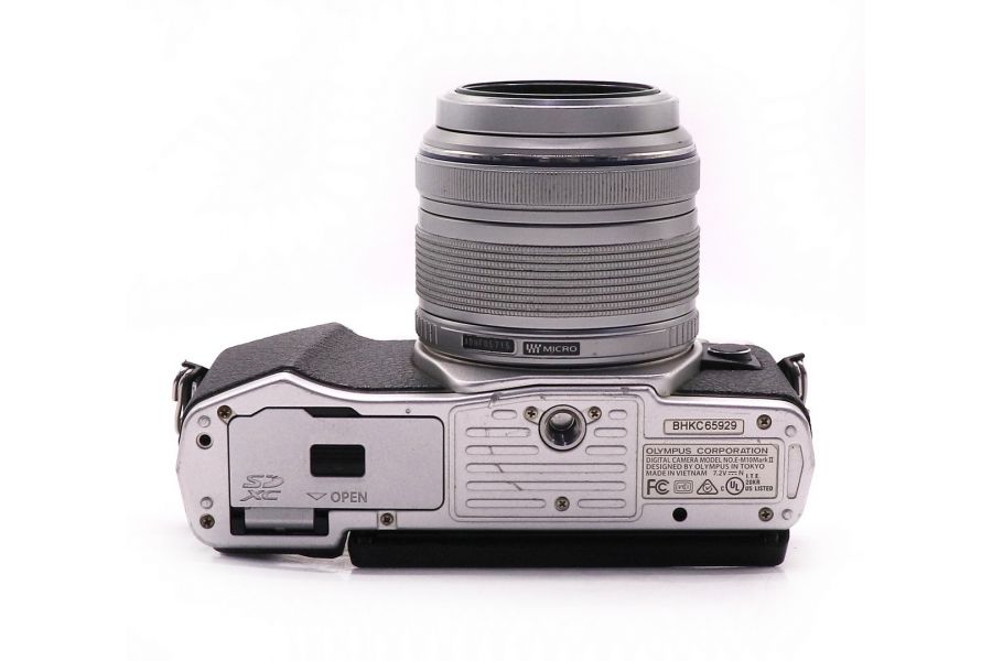 Olympus OM-D E-M10 Mark II kit silver (пробег 142995 кадров)