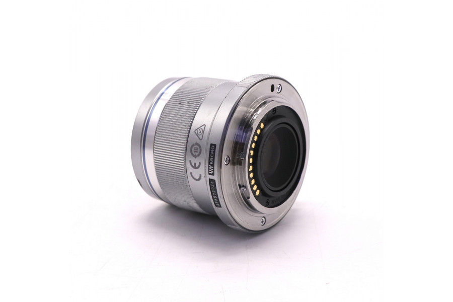 Компактный Olympus M.Zuiko Digital 45mm f/1.8