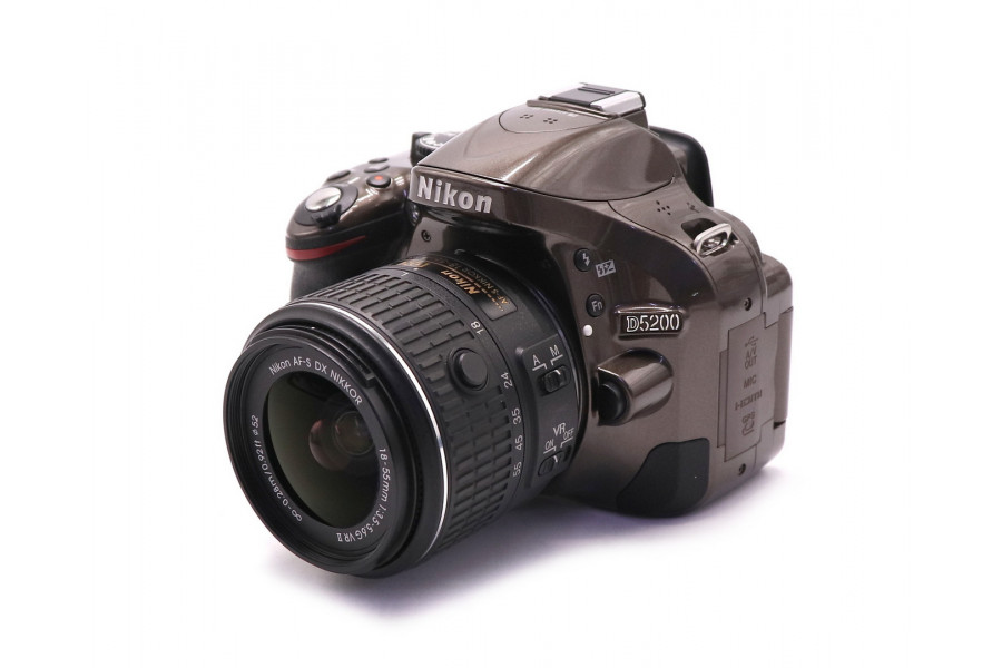 Фотоаппарат Nikon D5200 kit в упаковке (пробег 6750 кадров)