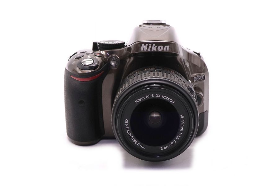 Фотоаппарат Nikon D5200 kit в упаковке (пробег 6750 кадров)