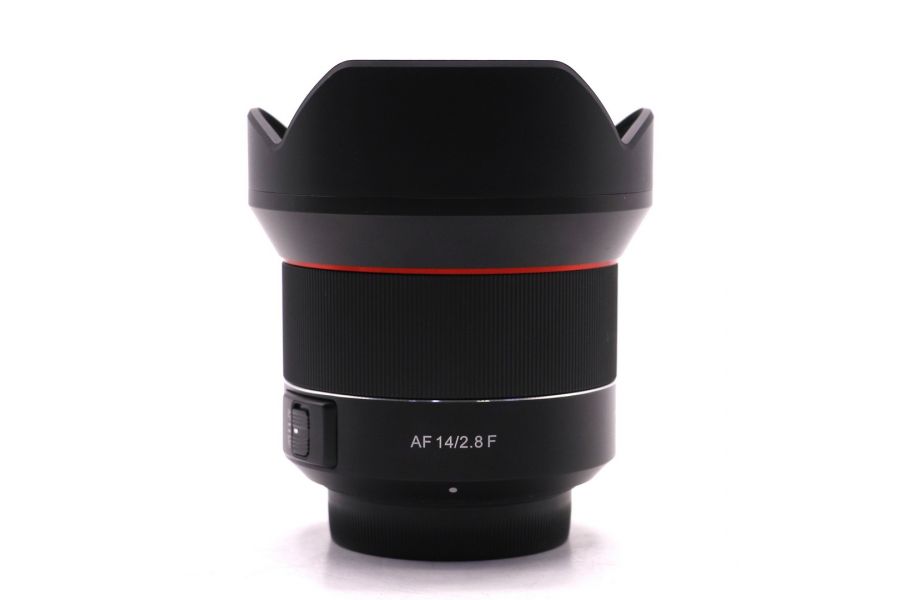 Объектив Samyang AF 14mm f/2.8 Nikon F в упаковке