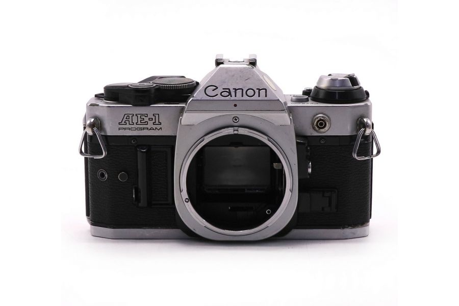 Зеркальный фотоаппарат Canon AE-1 Program silver