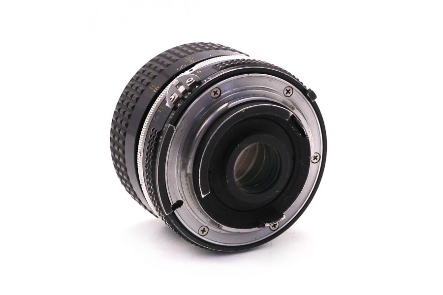 Мануальный объектив Nikon AI Nikkor 35mm f/2