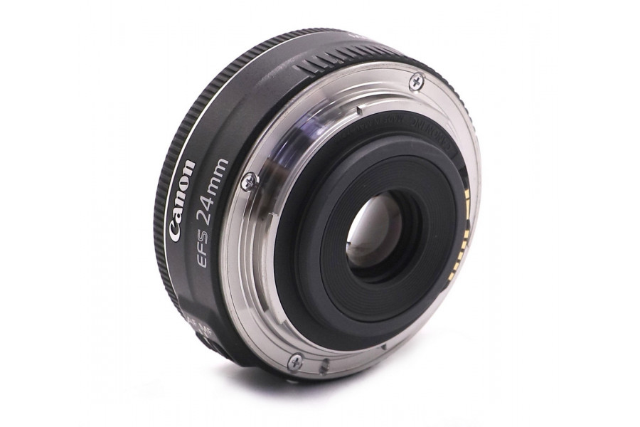 Компактный Canon EF-S 24mm f/2.8 STM в упаковке