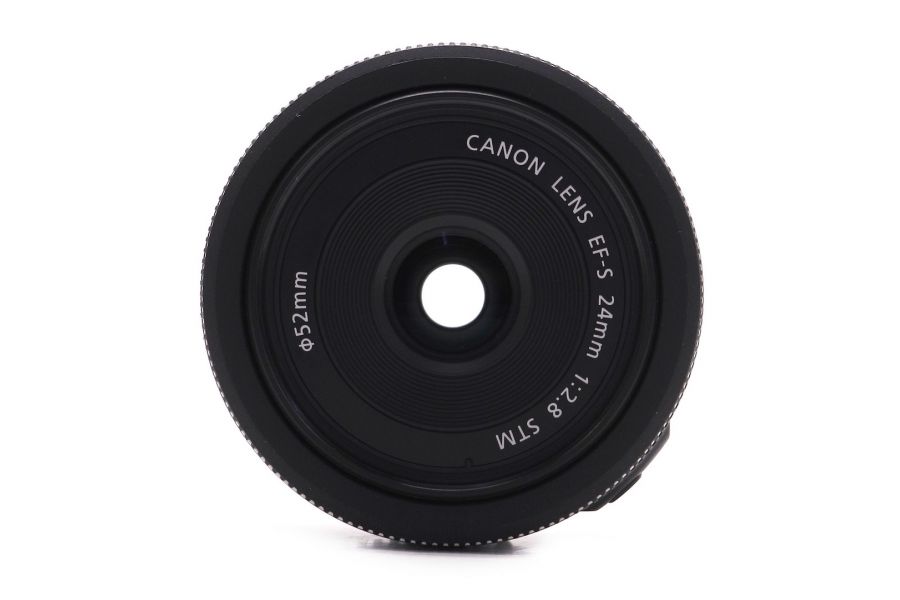 Компактный Canon EF-S 24mm f/2.8 STM в упаковке