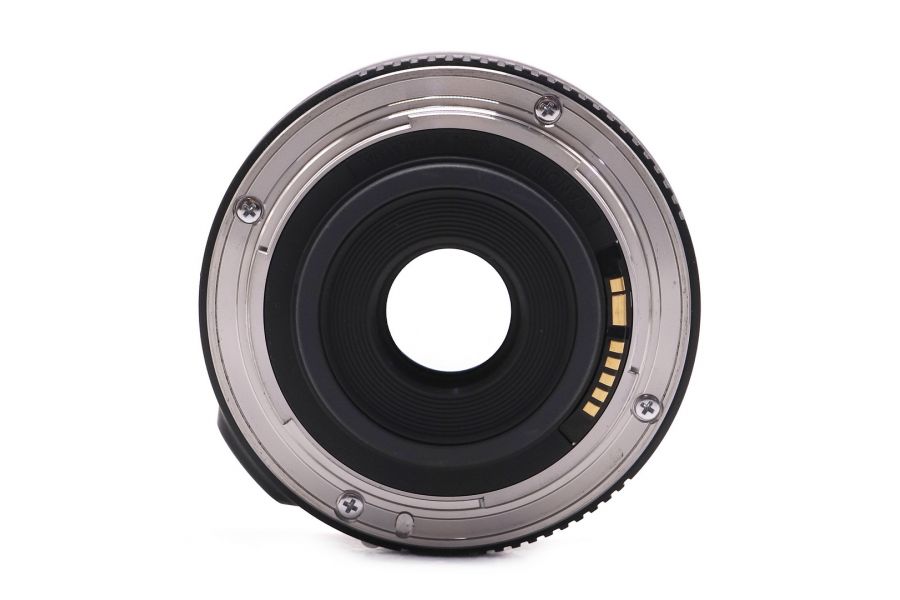 Компактный Canon EF-S 24mm f/2.8 STM в упаковке