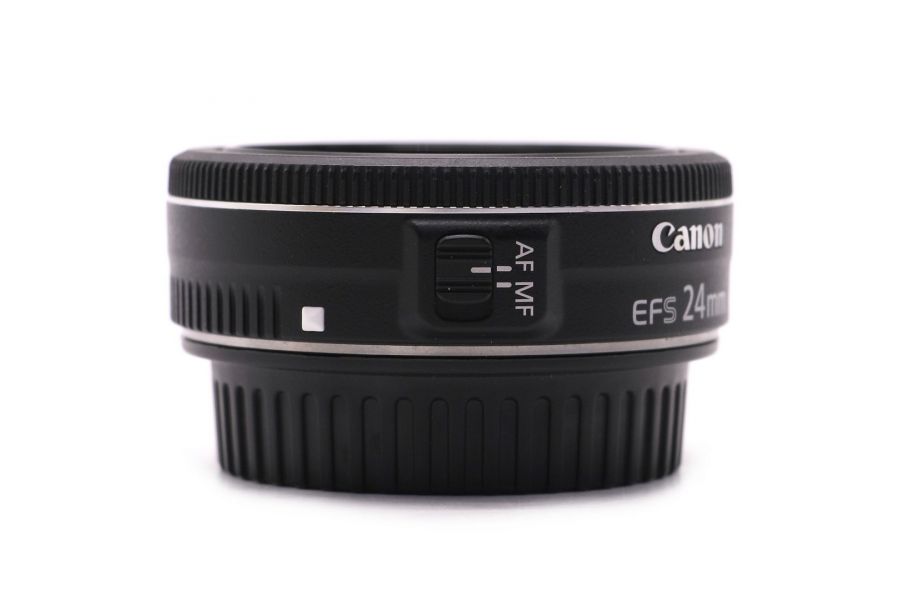 Компактный Canon EF-S 24mm f/2.8 STM в упаковке
