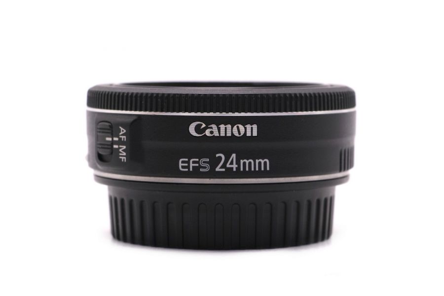 Компактный Canon EF-S 24mm f/2.8 STM в упаковке