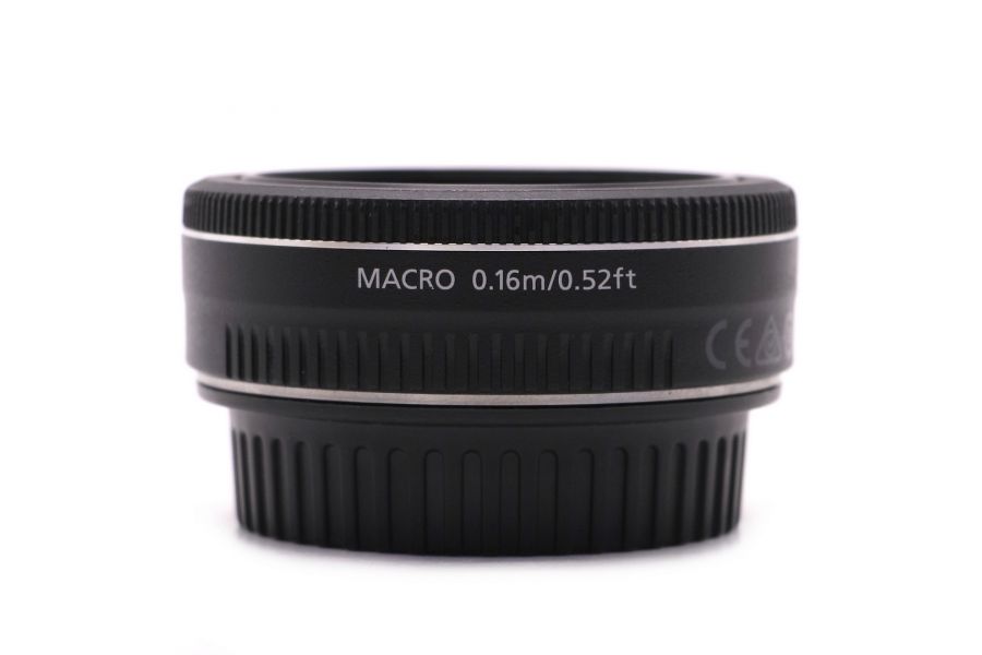 Компактный Canon EF-S 24mm f/2.8 STM в упаковке