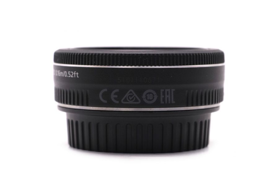 Компактный Canon EF-S 24mm f/2.8 STM в упаковке