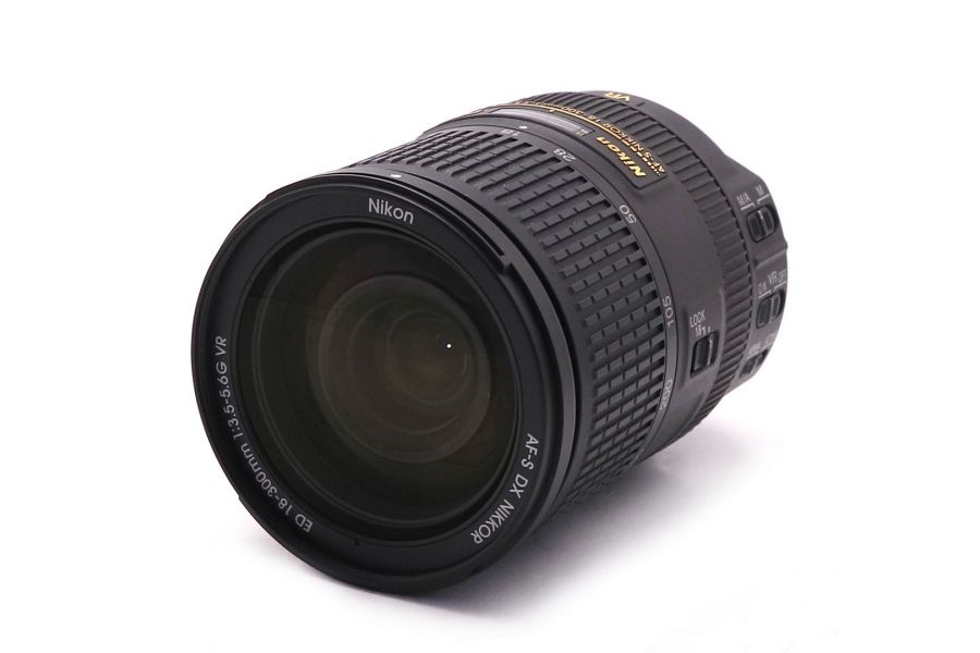 Объектив Nikon 18-300mm f/3.5-5.6G ED VR AF-S DX