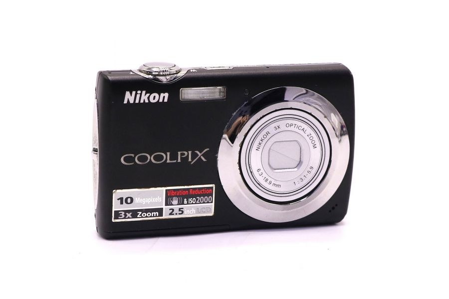 Цифровая фотокамера Nikon Coolpix S220 в упаковке