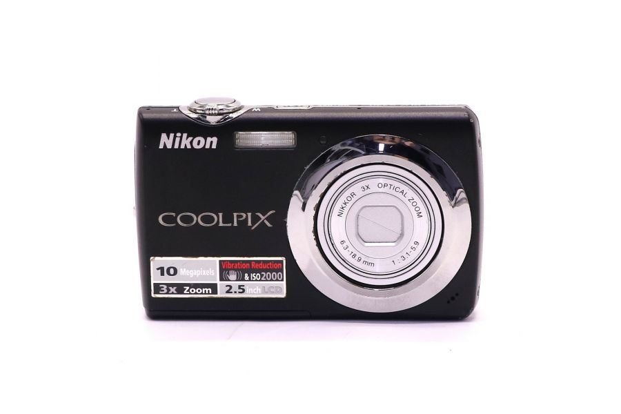 Цифровая фотокамера Nikon Coolpix S220 в упаковке