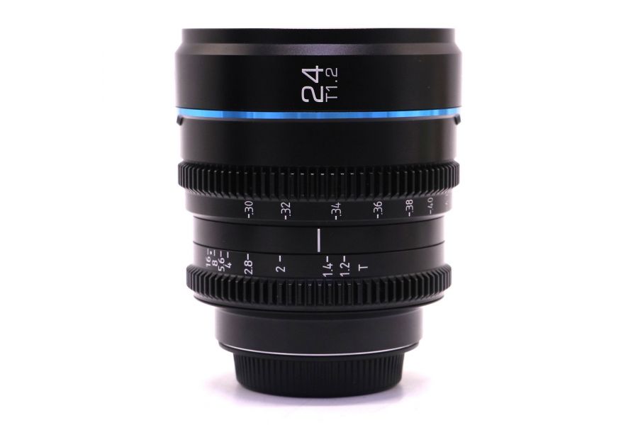 Sirui Nightwalker 24mm T1.2 S35 X-Mount в упаковке