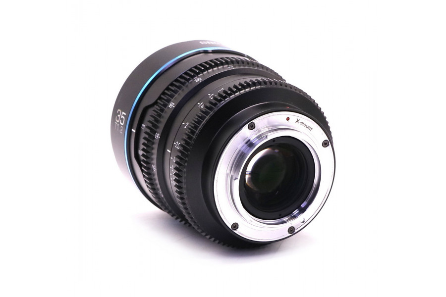 Sirui Nightwalker 35mm T1.2 S35 в упаковке