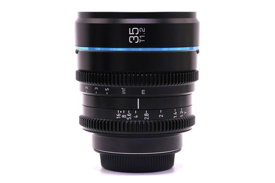 Sirui Nightwalker 35mm T1.2 S35 в упаковке