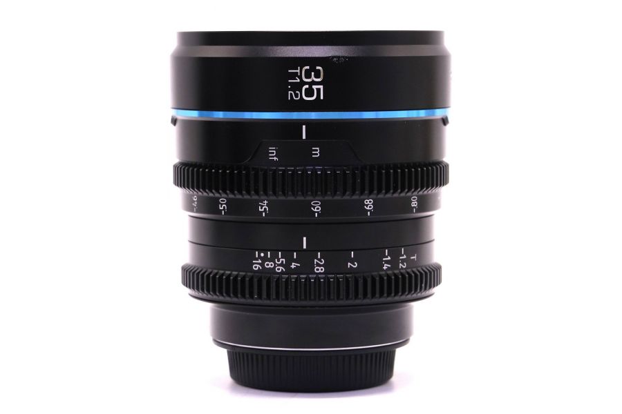 Sirui Nightwalker 35mm T1.2 S35 в упаковке