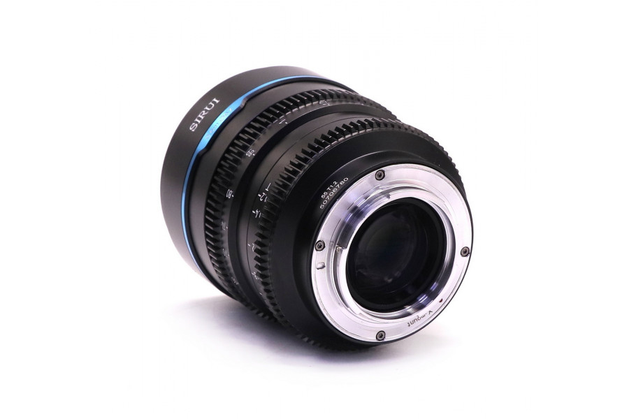 Объектив Sirui Nightwalker 55mm T1.2 S35 в упаковке