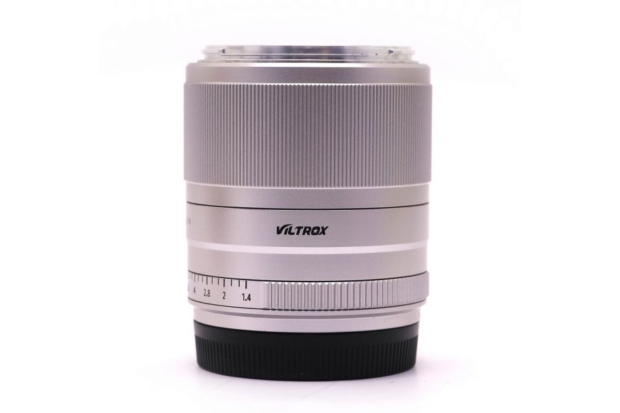 Viltrox AF 33mm f/1.4 STM ED IF в упаковке