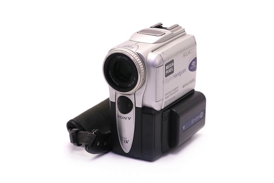 Видеокамера цифровая Sony DCR-PC101E PAL