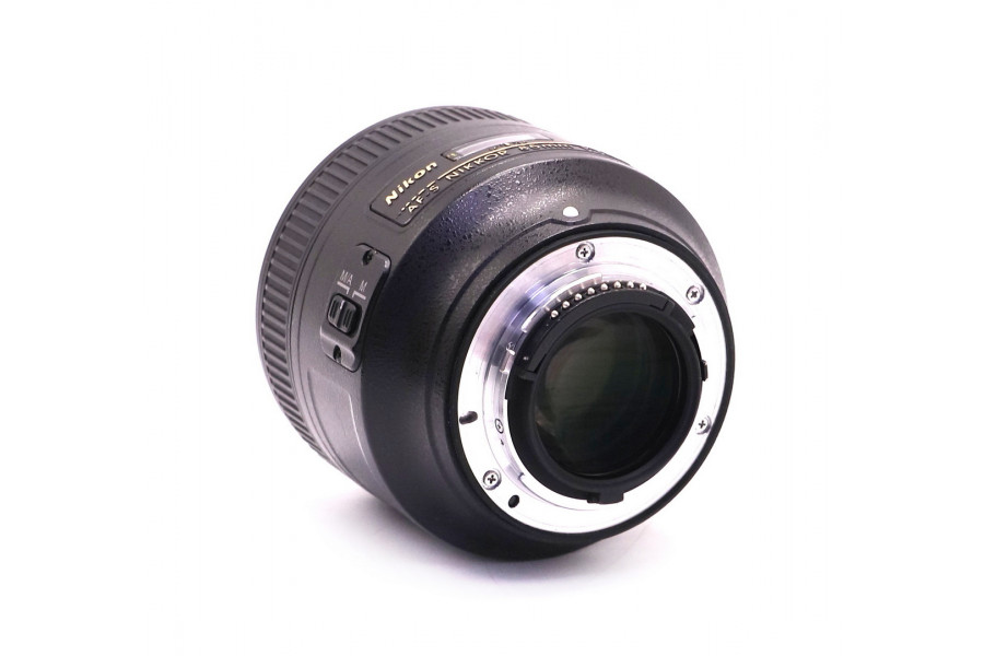 Объектив Nikon 85mm f/1,8G AF-S Nikkor в упаковке