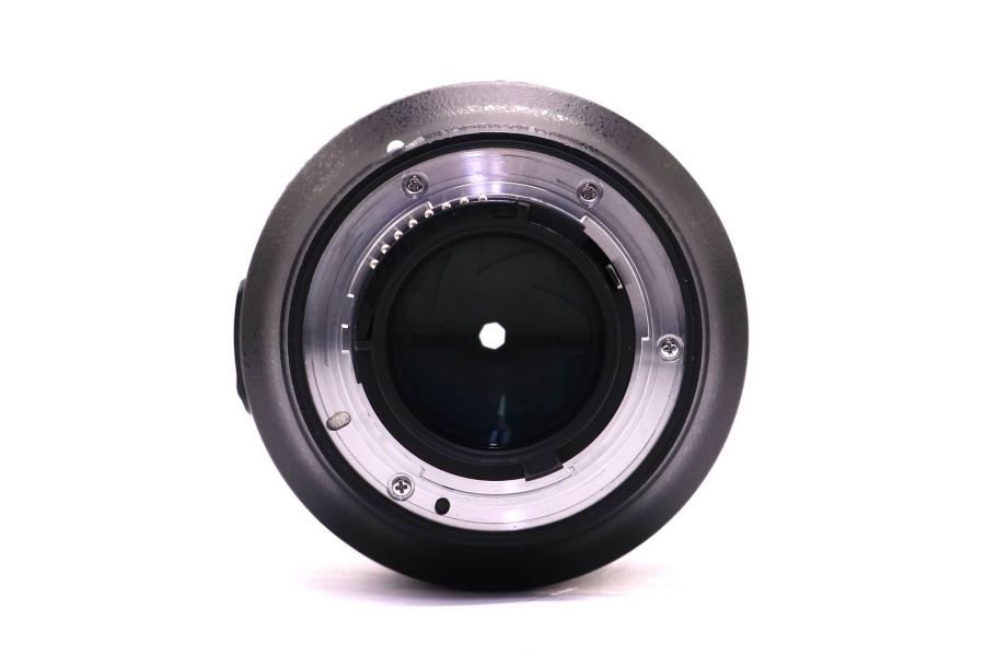 Объектив Nikon 85mm f/1,8G AF-S Nikkor в упаковке