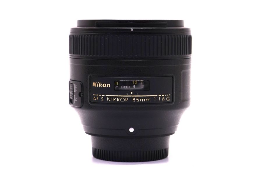 Объектив Nikon 85mm f/1,8G AF-S Nikkor в упаковке