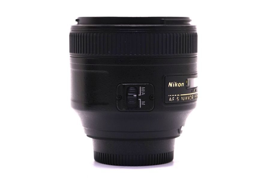 Объектив Nikon 85mm f/1,8G AF-S Nikkor в упаковке
