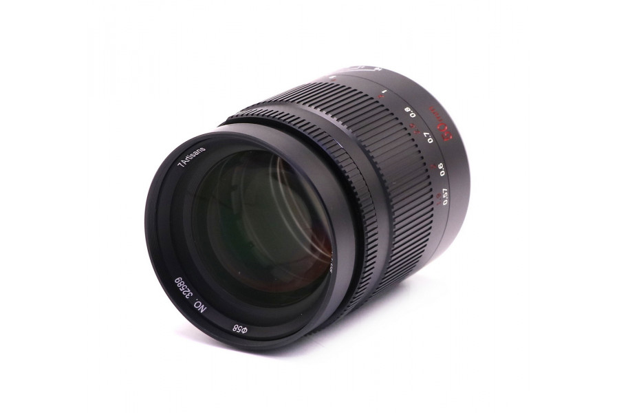 Объектив 7Artisans 50mm f/1.05 в упаковке
