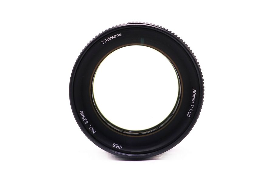 Объектив 7Artisans 50mm f/1.05 в упаковке