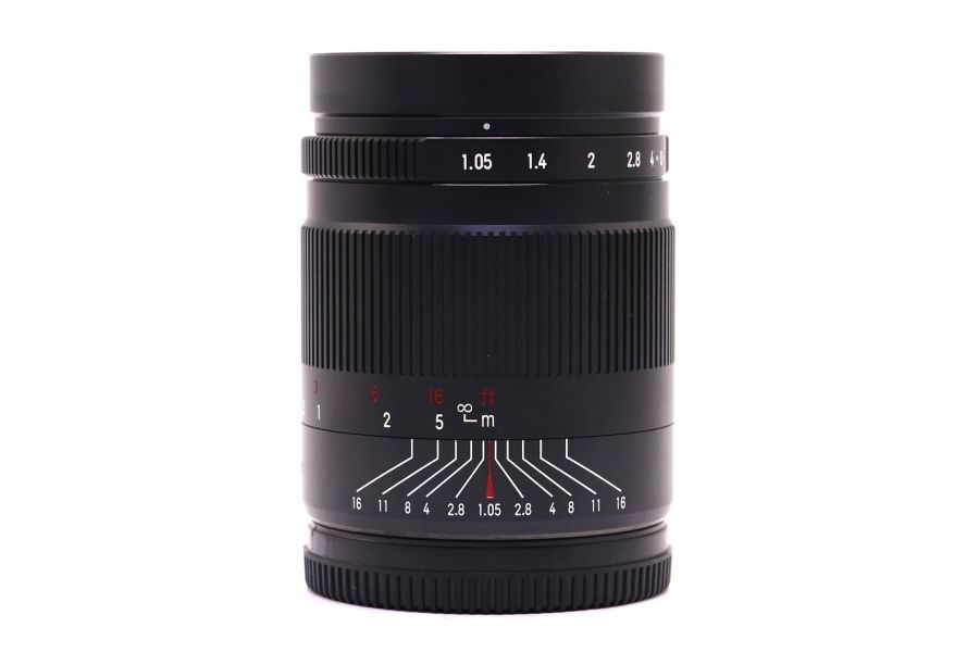 Объектив 7Artisans 50mm f/1.05 в упаковке