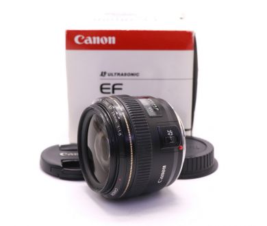 Объектив Canon EF 28mm f/1.8 USM в упаковке