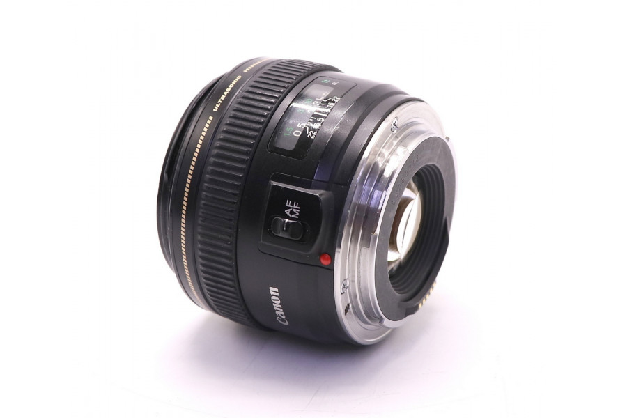 Объектив Canon EF 28mm f/1.8 USM в упаковке
