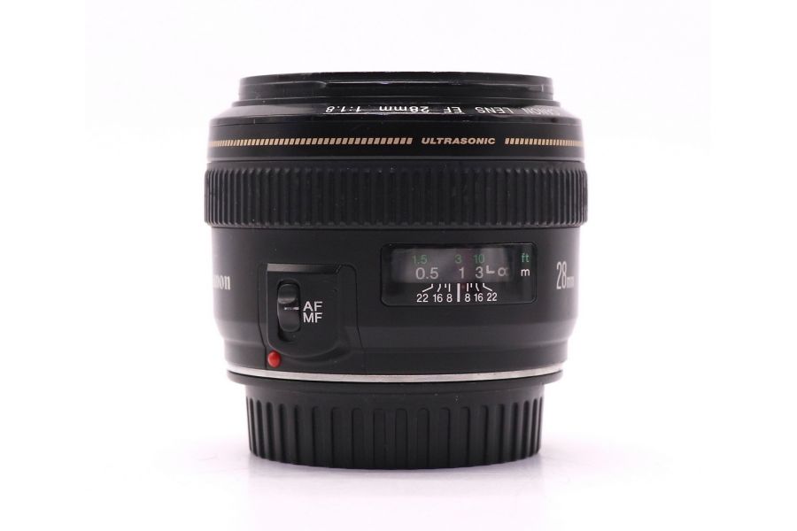 Объектив Canon EF 28mm f/1.8 USM в упаковке