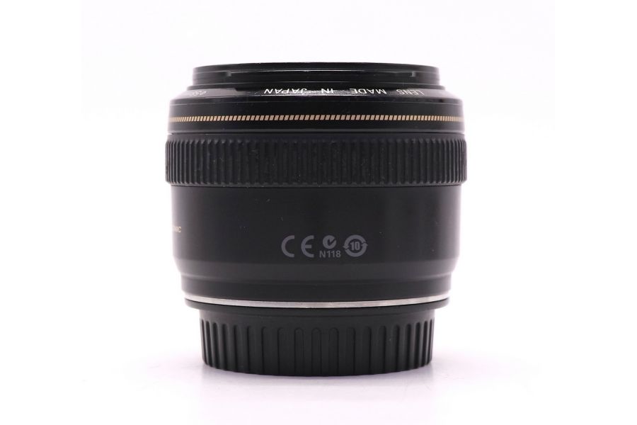 Объектив Canon EF 28mm f/1.8 USM в упаковке