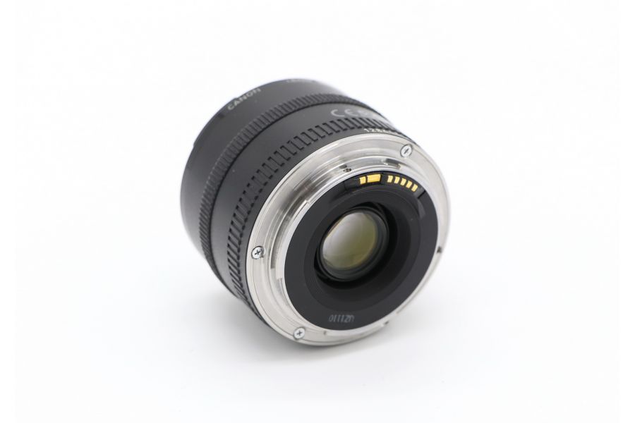 Широкоугольный объектив Canon EF 24mm f/2.8