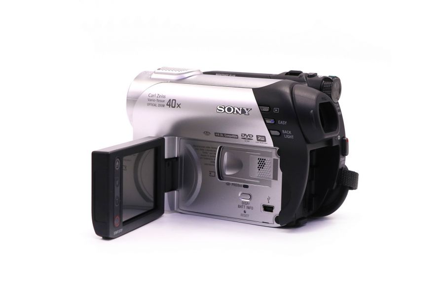 Цифровая видеокамера Sony DCR-DVD106E в упаковке