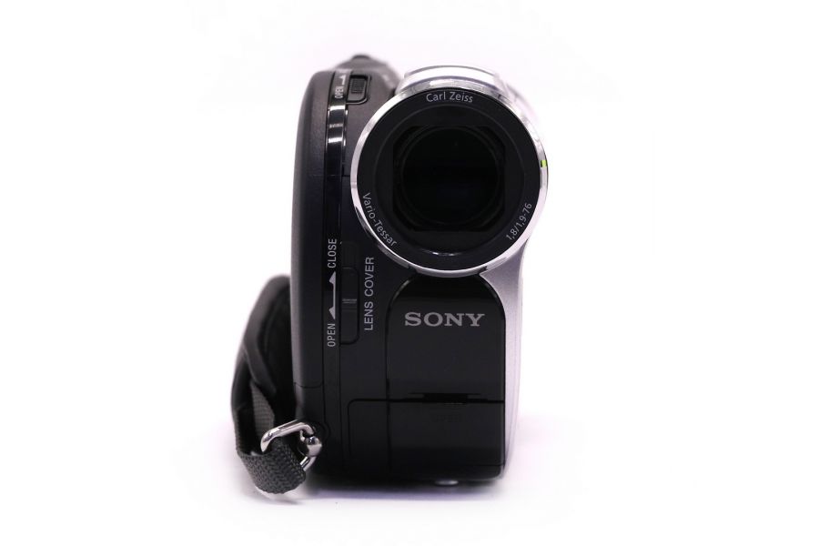 Цифровая видеокамера Sony DCR-DVD106E в упаковке