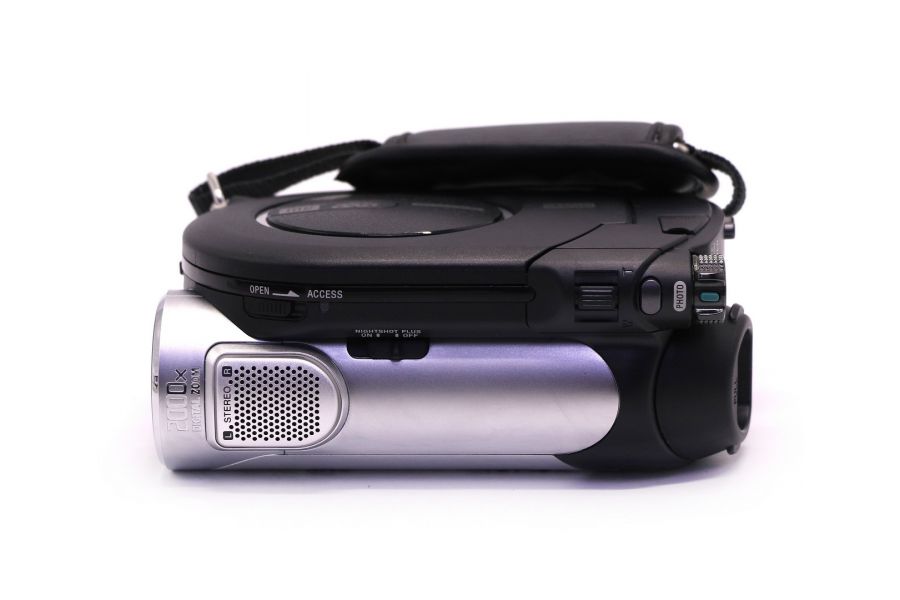 Цифровая видеокамера Sony DCR-DVD106E в упаковке