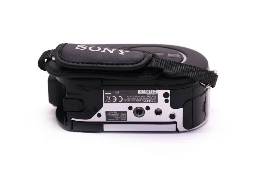 Цифровая видеокамера Sony DCR-DVD106E в упаковке