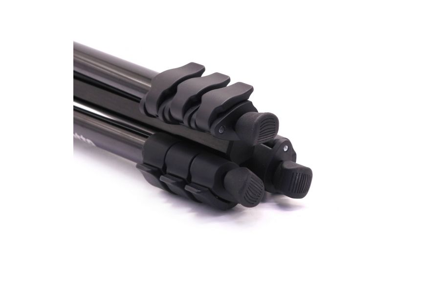 Штатив Manfrotto MKCOMPACTLT-BK в упаковке