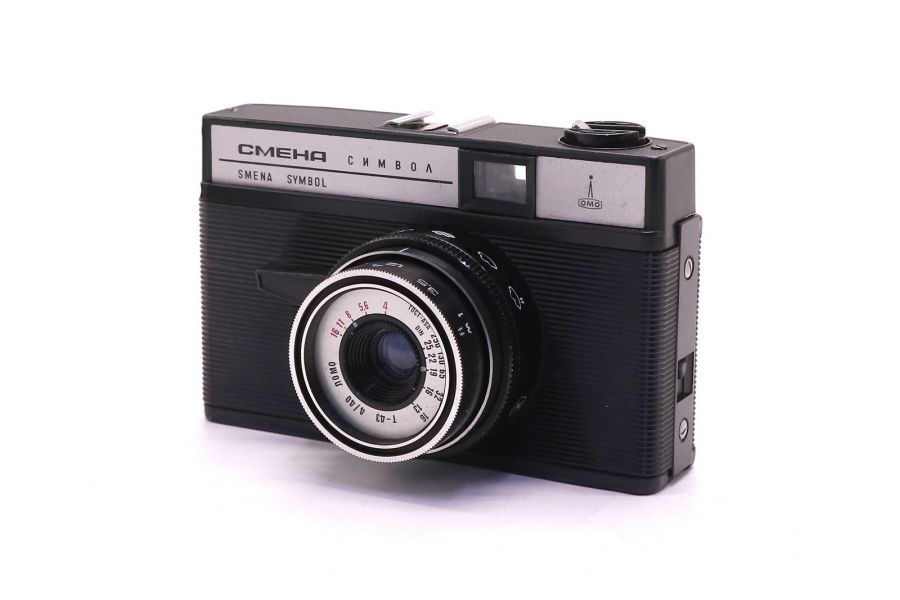 Советская аналоговая фотокамера Смена Символ